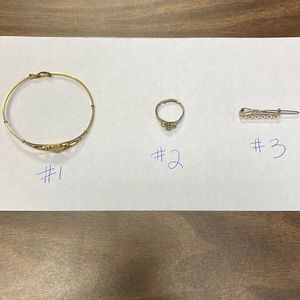 Lot of vintage jewelry